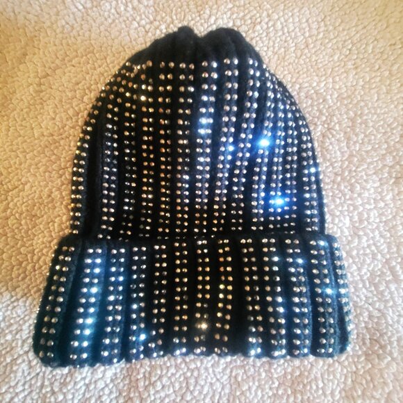 NWOT! DAVID & YOUNG Studded Knit Beanie in Black - OS - Picture 1 of 6